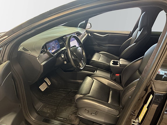 Tesla Model X 7 of 18