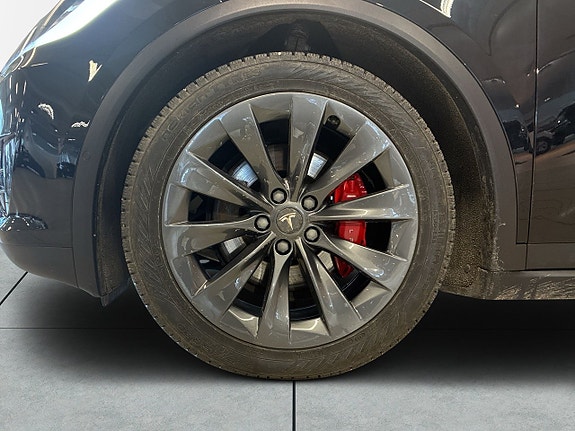 Tesla Model X 14 of 18