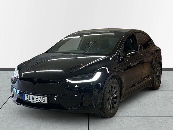 Tesla Model X 16 of 18