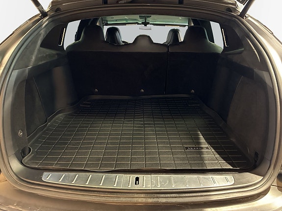 Tesla Model X 12 of 18