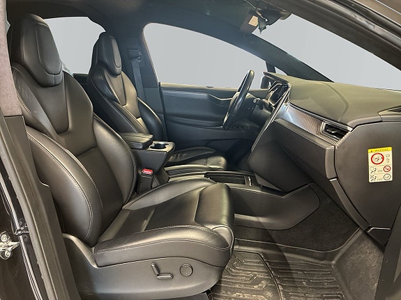 Tesla Model X 10 of 18