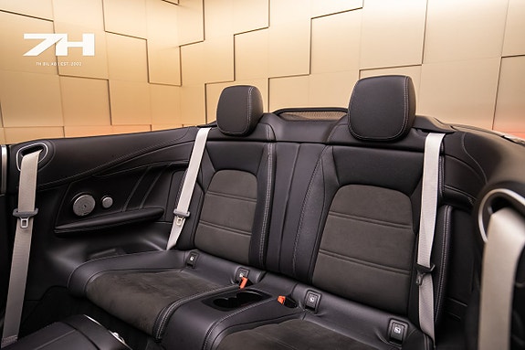 Mercedes-Benz C63 27 of 30