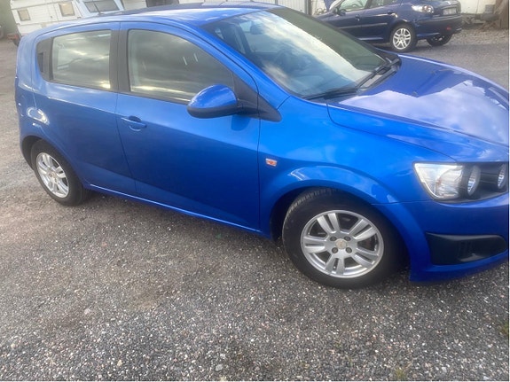 Chevrolet Aveo 2 of 3