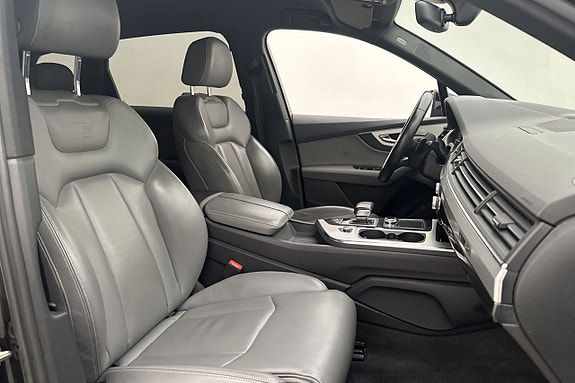Audi Q7 25 of 30