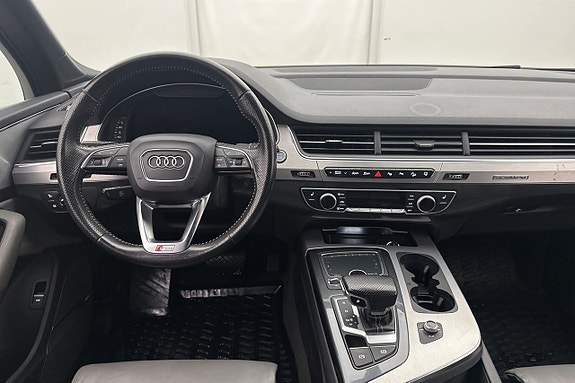 Audi Q7 10 of 30