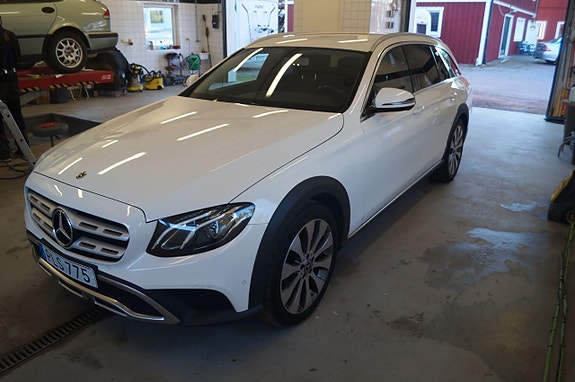 Mercedes-Benz E220 d 3 of 5