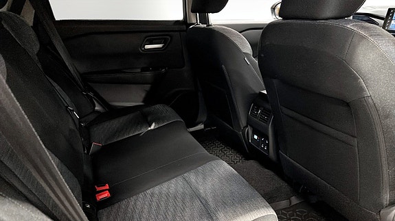 Nissan X-Trail 5 of 17