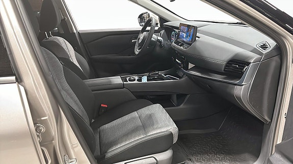 Nissan X-Trail 3 of 17