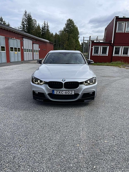 BMW 335d 3 of 5