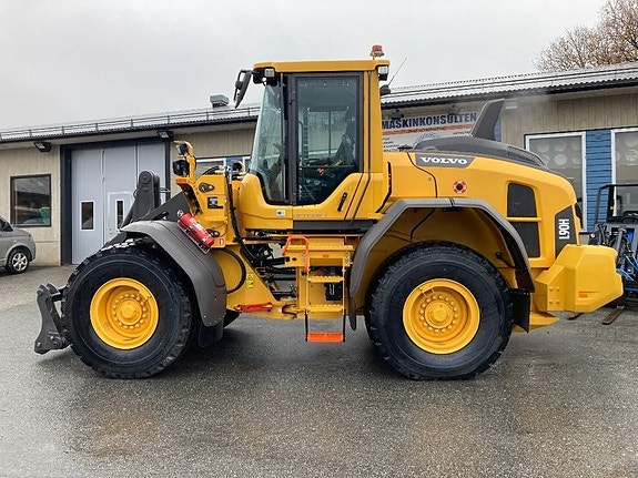Volvo L 90 H 2 of 4