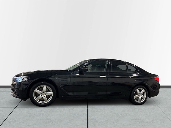 BMW 530e 3 of 5