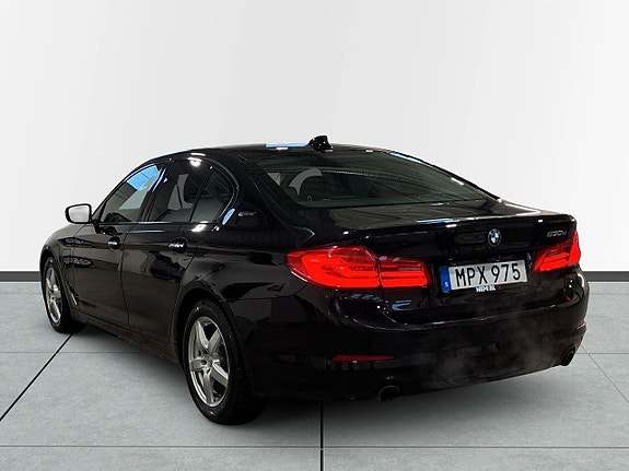 BMW 530e 4 of 5