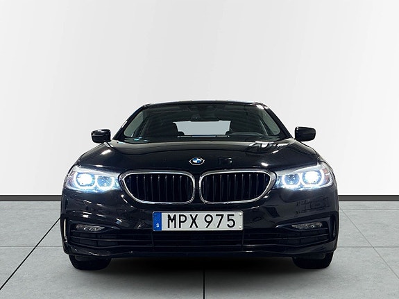 BMW 530e 2 of 5