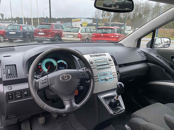 Toyota Corolla Verso 7 of 15
