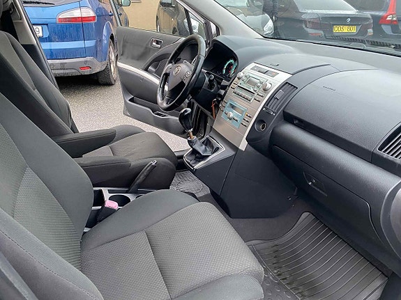 Toyota Corolla Verso 10 of 15