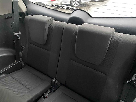 Toyota Corolla Verso 9 of 15