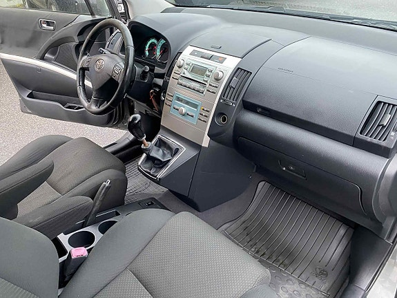 Toyota Corolla Verso 14 of 15