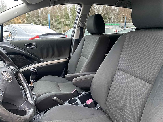 Toyota Corolla Verso 11 of 15
