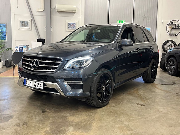 Mercedes-Benz ML250 3 of 5