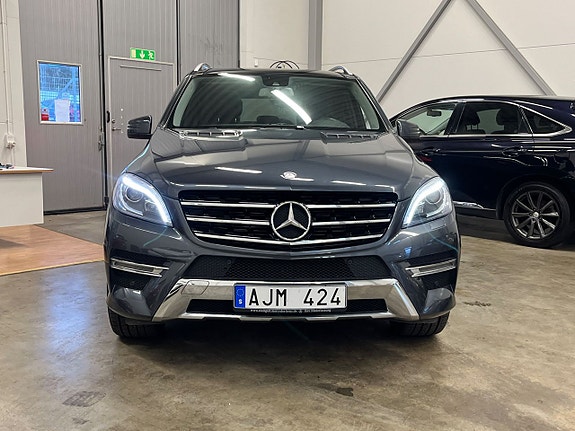 Mercedes-Benz ML250 2 of 5