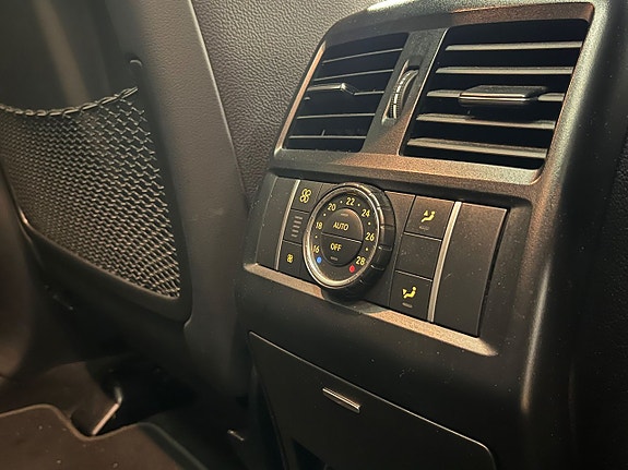Mercedes-Benz ML250 11 of 20