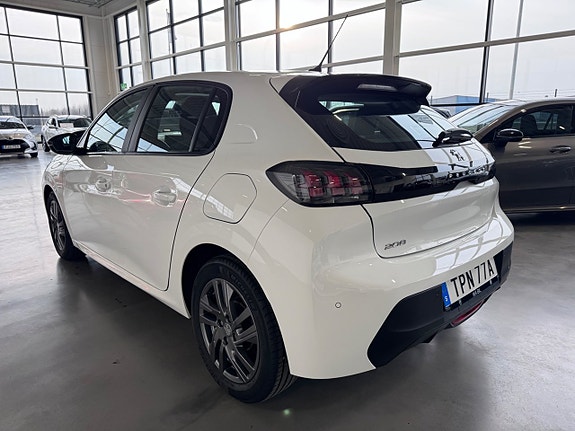 Peugeot 208 3 of 5