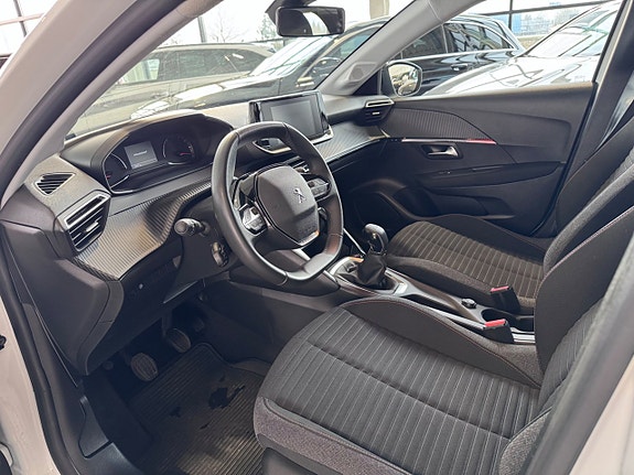 Peugeot 208 7 of 16