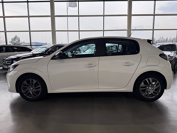 Peugeot 208 2 of 5