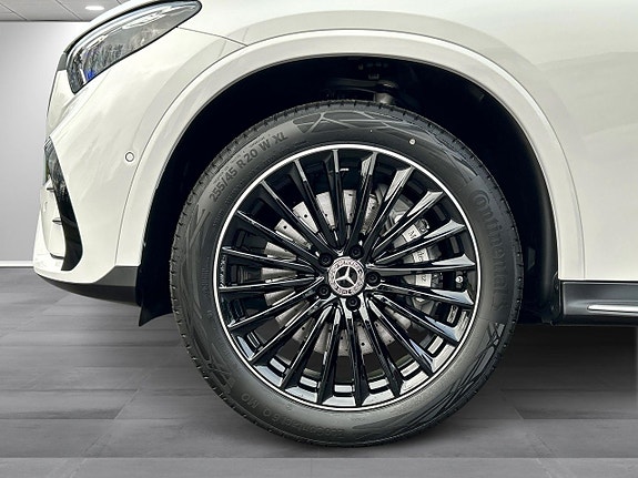 Mercedes-Benz GLC300 de 4 of 5