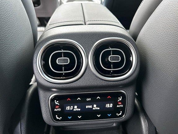 Mercedes-Benz GLC300 de 12 of 13
