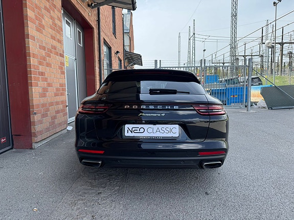 Porsche Panamera 4 4 of 5