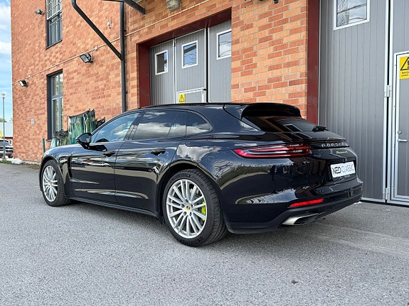 Porsche Panamera 4 3 of 5