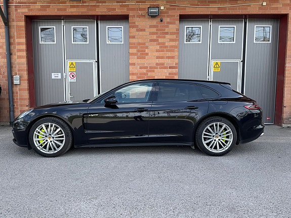 Porsche Panamera 4 2 of 5