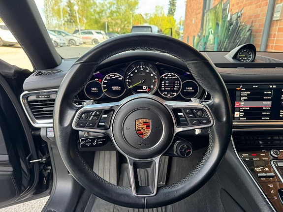 Porsche Panamera 4 8 of 24