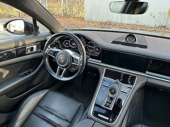 Porsche Panamera 4 13 of 24
