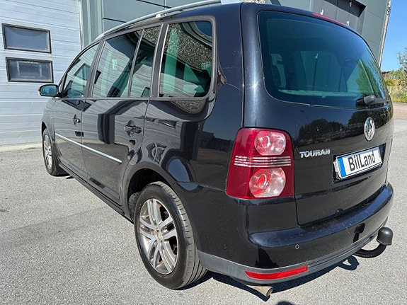 Volkswagen Touran 4 of 5