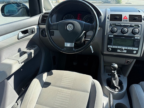 Volkswagen Touran 8 of 11