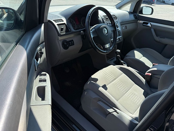 Volkswagen Touran 6 of 11