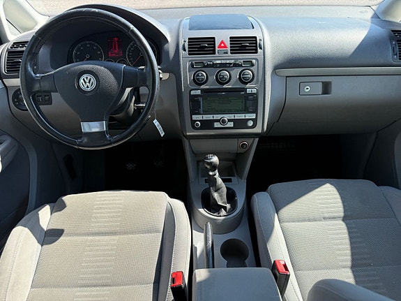 Volkswagen Touran 7 of 11