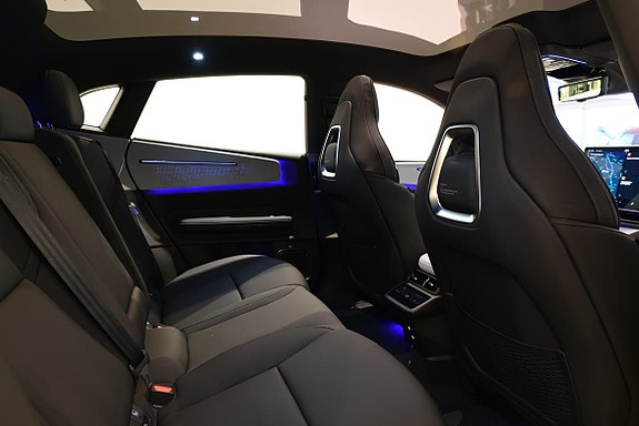 Polestar 4 5 of 5