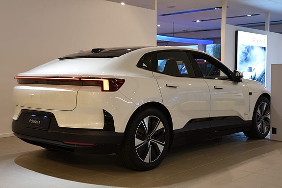 Polestar 4 3 of 5