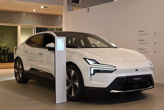 Polestar 4 2 of 5