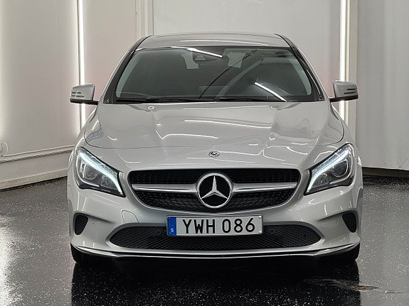 Mercedes-Benz CLA220 d 2 of 5