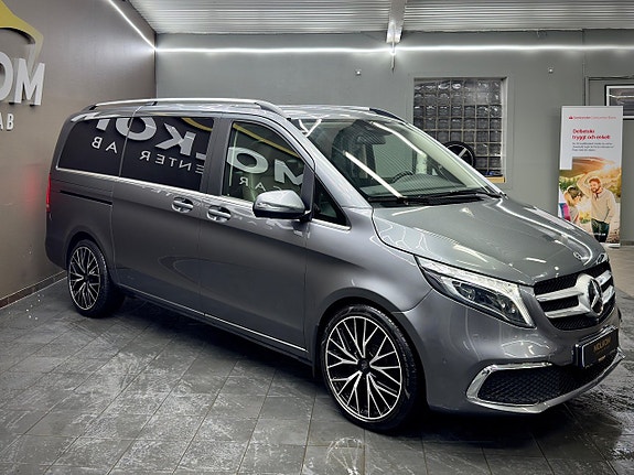 Mercedes-Benz V300 d 3 of 5