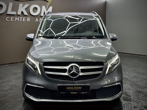 Mercedes-Benz V300 d 2 of 5