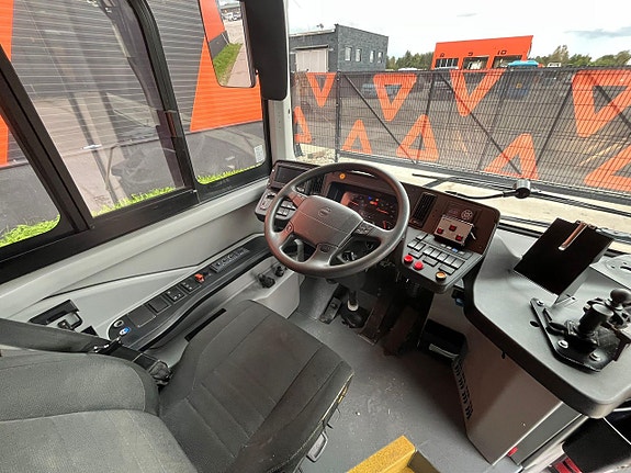 Volvo B8R 8900 LE 6x2*4 44 platser + 53 stående / AC 9 of 24