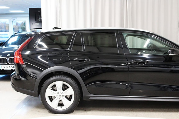 Volvo V60 Cross Country 3 of 5