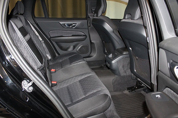 Volvo V60 Cross Country 18 of 26