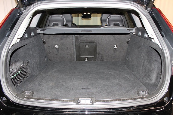 Volvo V60 Cross Country 19 of 26