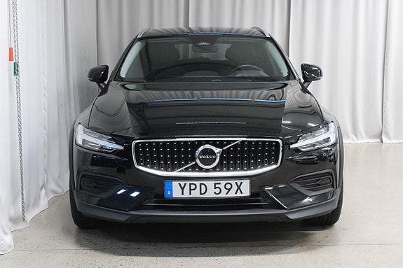Volvo V60 Cross Country 7 of 26